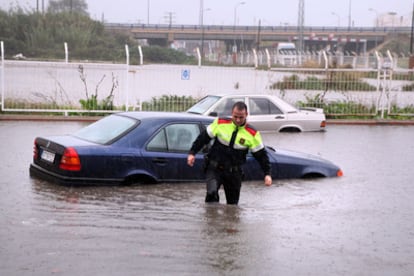 Inundaciones en algunas carreteras y zonas de Tarragona, en una foto de archivo.