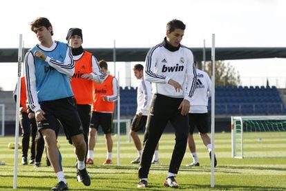 Kaká, junto a Sahin, durante el entrenamiento del pasado miércoles en Valdebebas.