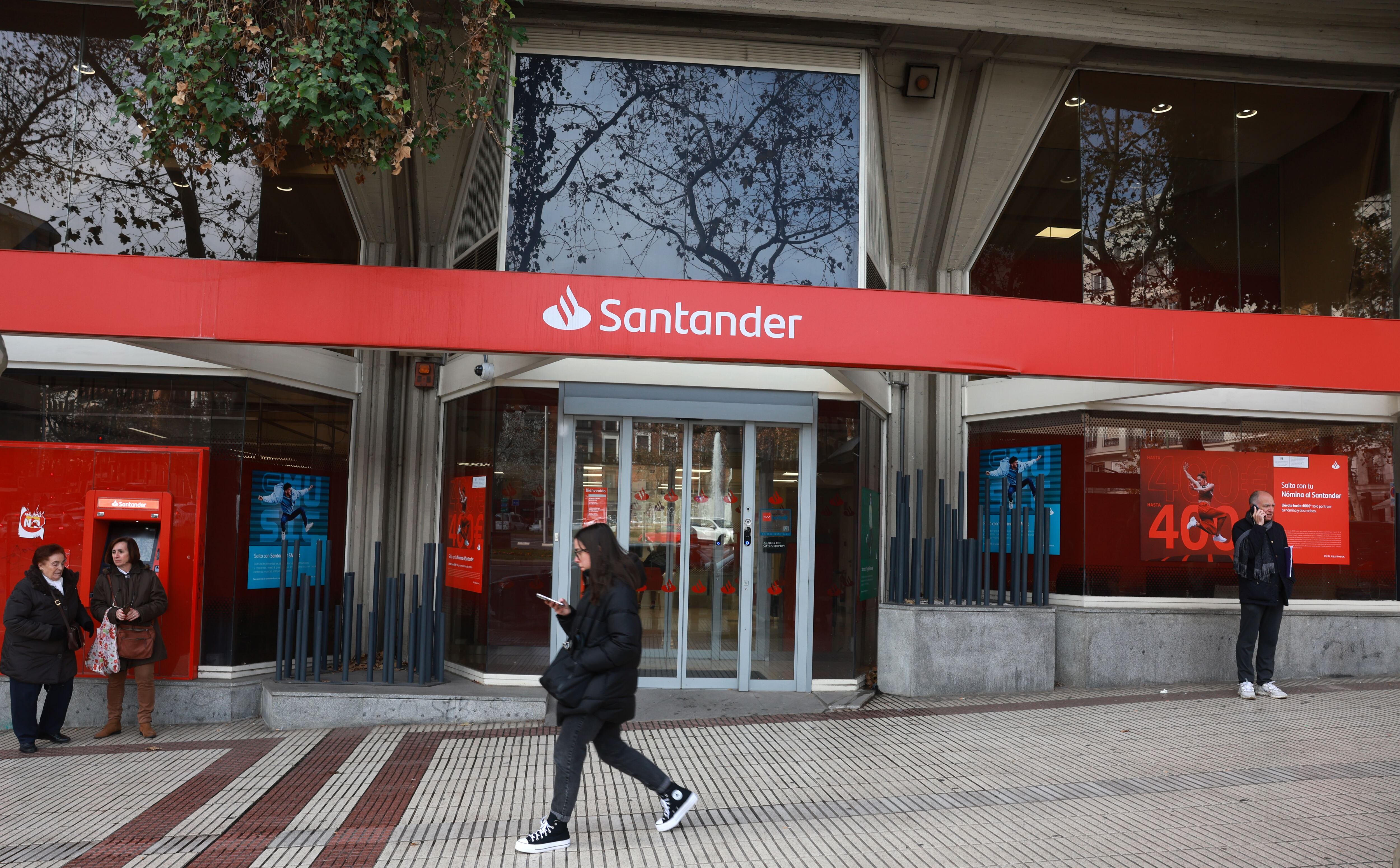 No, no te han concedido un préstamo por error: el Santander alerta de una estafa a sus clientes