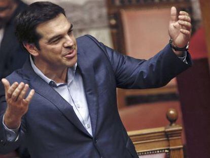 El primer ministre grec, Alexis Tsipras, assisteix a la sessió parlamentària a Atenes, el 22 de juliol del 2015.