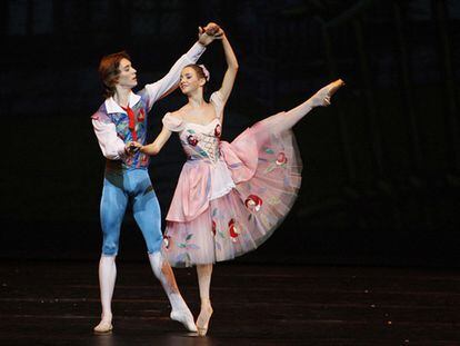 Los jóvenes alumnos de la academia del Bolshoi durante la representación en Barcelona de la coreografía La fille mal gardée.