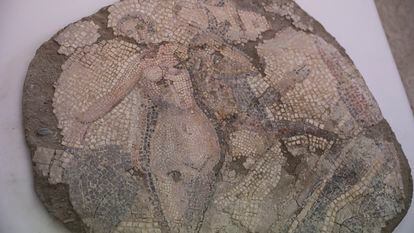Pieza perteneciente al mosaico del rapto de Europa del Museo Arqueológico de Sevilla donde se procederá al traslado de las piezas para la posterior rehabilitación del edificio.