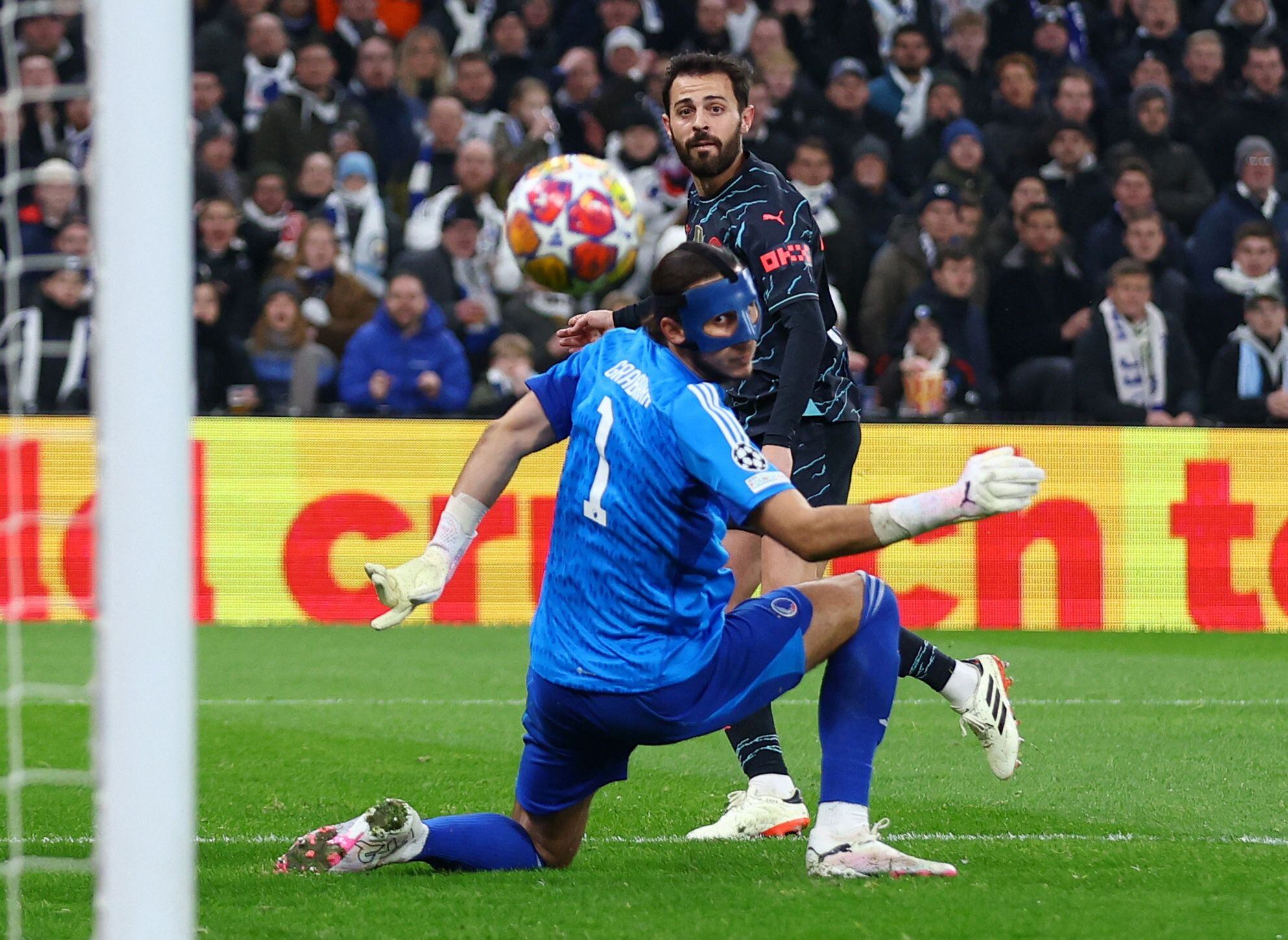 Bernardo Silva anota el segundo tanto del encuentro.