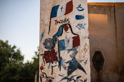 Pintas alusivas a la etnia yaqui en el Valle de Vicam. 
