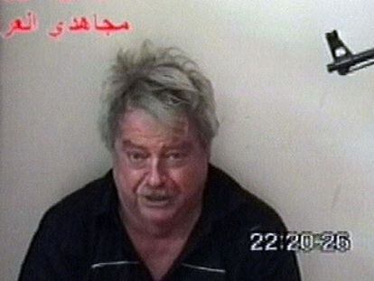 El ciudadano australiano Douglas Wood, secuestrado en Irak, en el vídeo emitido por la cadena Al Yazira.