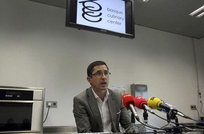 El director del Basque Culinary Center, Joxe Mari Aizeaga, durante la rueda de prensa de ayer.