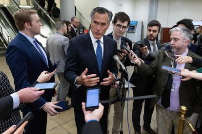 El senador republicano Mitt Romney respondía a la prensa en el Capitolio, en Washington, el martes. 
