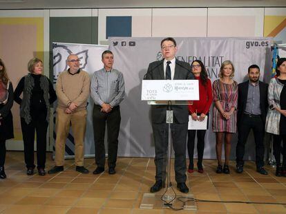 El presidente valenciano, Ximo Puig, con los miembros de su Gobierno, en una imagen distribuida este domingo por la Generalitat.