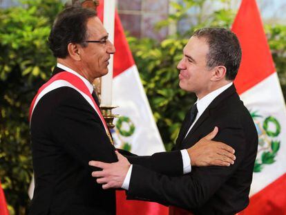 El presidente peruano Martín Vizcarra junto al primer ministro Salvador del Solar. 