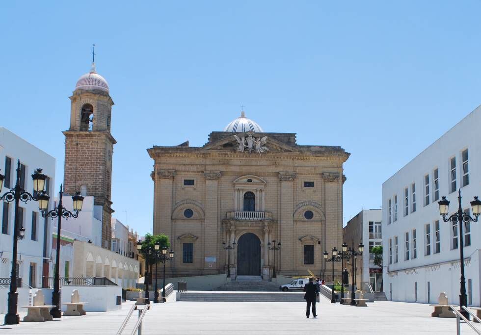 Fachada principal de la Iglesia Mayor de Chiclana.