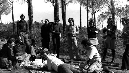 La histórica 'foto de la tortilla', en la que aparecen varios dirigentes del PSOE, entre ellos Felipe González, Luis Yáñez, Manuel Chaves, Carmen Romero y Alfonso Guerra.