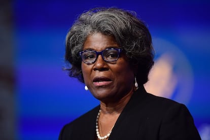 La embajadora de EE. UU. Ante las Naciones Unidas, Linda Thomas-Greenfield, habla después de ser presentada por el presidente electo Joe Biden.