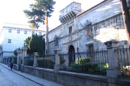 Façana de l'Arxiu Militar d'Àvila, on es va portar la documentació de la Generalitat requisada per la Gestapo.