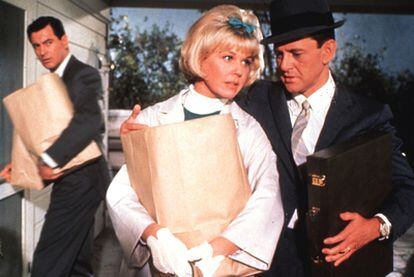 Doris Day y Tony Randall en una escena de la película 'No me mandes flores' dirigida por Norman Jewison