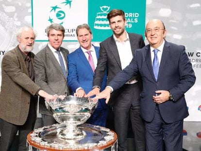 Cueto, Garrido, Haggerty, Piqué y Díaz, durante el sorteo en Madrid.