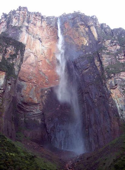 El Salto Ángel, descubierto por un aviador en 1937, es la mayor cascada del mundo