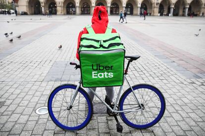 'Rider' de Uber en Cracovia (Polonia).