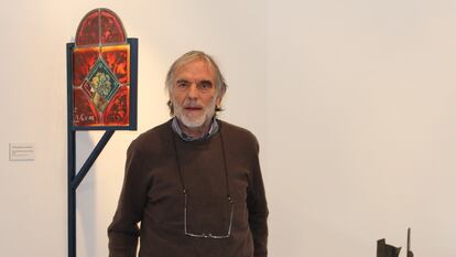 El artista Juan Antonio Giraldo en su exposición en el Museo de Arte Contemporáneo ‘El Mercado’ de Villanueva de los Infantes en 2016.