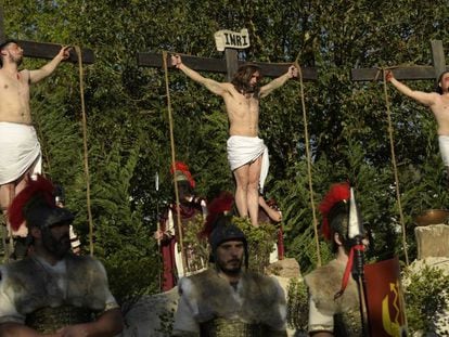 Molts municipis recreen la vida i la mort de Jesús durant la Setmana Santa.