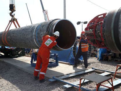 Trabajadores en la construcción del gaseoducto Nord Stream 2, cerca de la localidad de Kingisepp, en la región rusa de Leningrado, en junio de 2019.