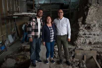 arqueólogos Antonio Marín Calvo,  Alejandra Aguirre Molina y Leonardo López Luján