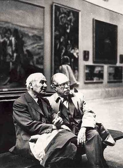 Joan Miró (izquierda) y Josep Llúis Sert, en el Museo del Prado.