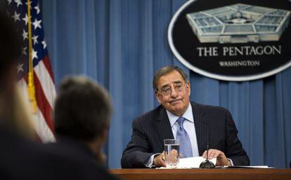 El jefe del Pentágono, Leon Panetta, durante una sesión informativa en el Pentágono, en Arlington, Estados Unidos, hoy, jueves, 26 de enero de 2012.