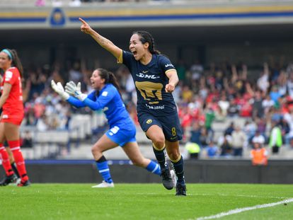 La futbolista Dania Padilla, jugadora de Pumas, celebra un gol el pasado 16 de septiembre, en Ciudad de México.