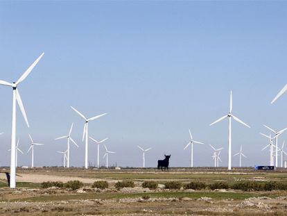 Parque eólico en La Muela (Zaragoza), municipio que ha multiplicado su población y su riqueza gracias a los molinos de viento.