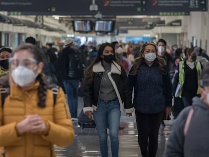 Pasajeros en el Aeropuerto internacional de Ciudad de México, el pasado 8 de enero.