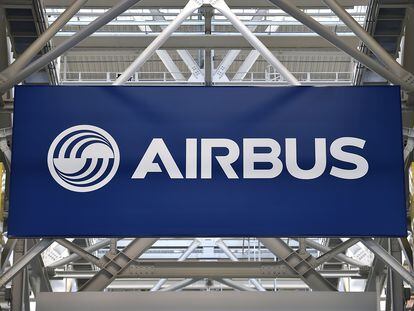 Logo de Airbus, en una de sus fábricas en Francia.