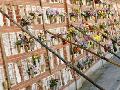 Columbario apuntalado en el cementerio de La Almudena.