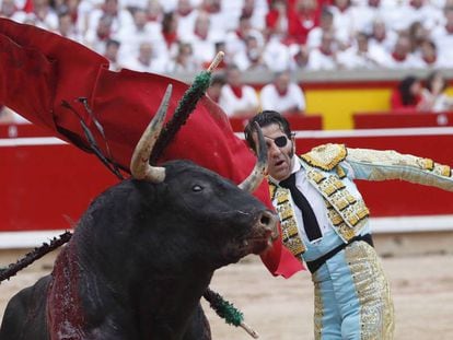 El diestro Juan Jos&eacute; Padilla en la faena a su segundo toro.