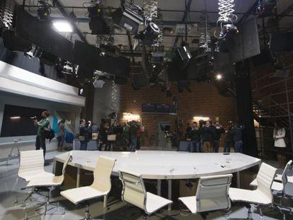 Imagen del estudio central de Canal 9 en el Centre de Producci&oacute; de Burjassot dos a&ntilde;os despu&eacute;s de cerrarse RTVV. 