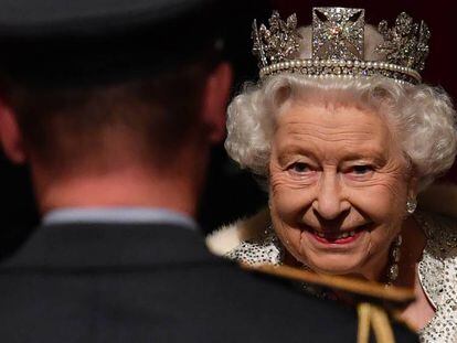 La reina Isabel II en la apertura del Parlamento, en Londres. 