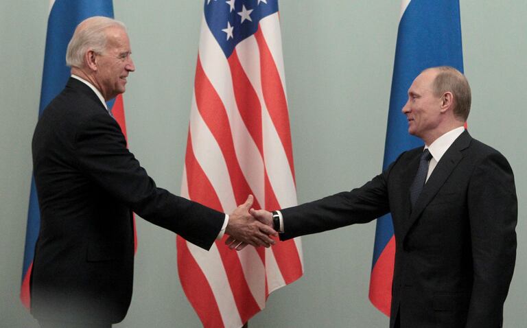 Joe Biden y Vladimir Putin, en una imagen de 2011.