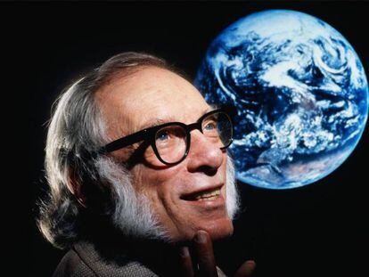 Isaac Asimov, el escritor y profesor de bioqu&iacute;mica famoso por sus obras de divulgaci&oacute;n cient&iacute;fica, historia y ciencia ficci&oacute;n.