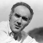 Archives - No Web - En France, rendez-vous avec Michel PICCOLI lors de ses vacances à Saint-Malo. Le 14 mai 1969