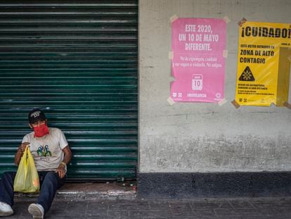 Un hombre en Xochimilco, al sur de la Ciudad de México.