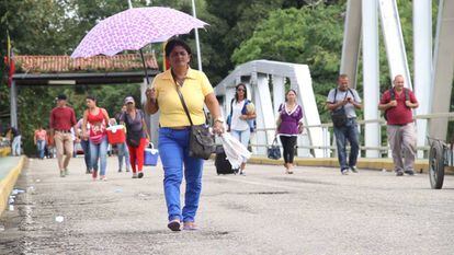 Miles de venezolanos siguen cruzando hacia Colombia en busca de alimentos básicos.
