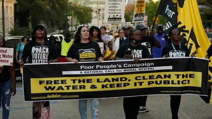 Habitantes de Jackson protestan por la crisis del agua en su ciudad, en una manifestación de este mes de octubre.