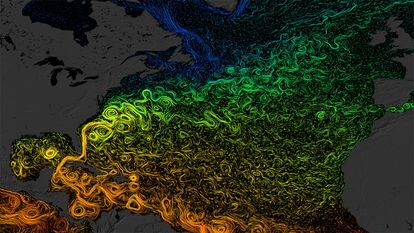 La imagen muestra el complejo sistema circulatorio de corrientes en el Atlántico Norte.  Los tonos anaranjados muestran aguas más cálidas y los verdes y azules las más frías.