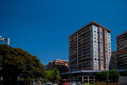 Edificio de la Plaza Porta de la Mar de Valencia, donde se cuentra el piso adquirido por el constructor Jaime Febrer que en marzo de 2004 registró el exvicealcalde de Valencia Alfonso Grau (PP). 