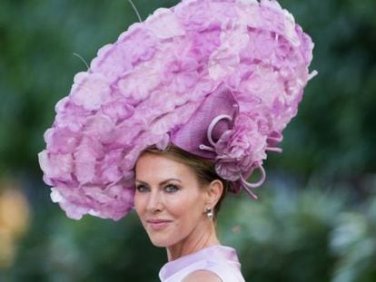 Impresionantes sombreros de todos los colores llenan las tribunas de Ascot.