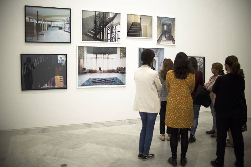 Obras de título 'Foreing Office' de la artista Bouchra Khalili presente en el Centro Andaluz de Arte Contemporáneo (CAAC).