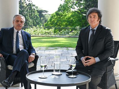 Alberto Fernández y Javier Milei, este martes en Buenos Aires en una imagen difundida por el Gobierno de Argentina.