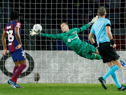 Iñaki Peña en acción frente al Oporto en la Champions League.