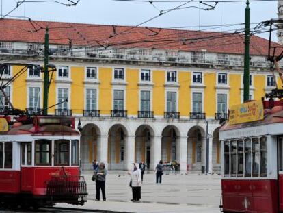 Tranv&iacute;as ante el Ministerio de Finanzas en Lisboa