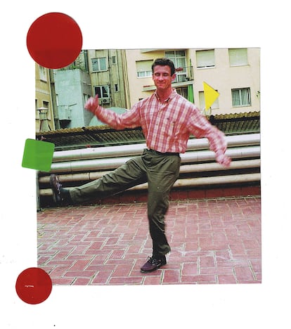 El autor bailando en una fotografía de hace unos años.