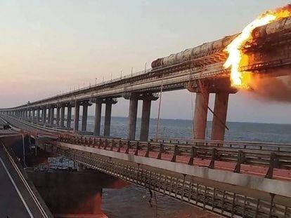 Bridge linking Crimea to Russia